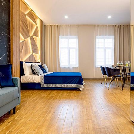 Central Family Boutique Apartments 2 Lviv Exterior foto