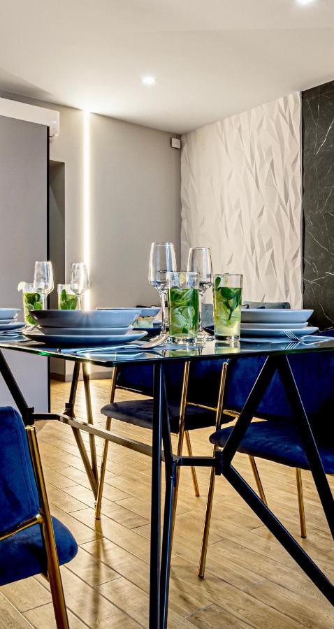 Central Family Boutique Apartments 2 Lviv Exterior foto