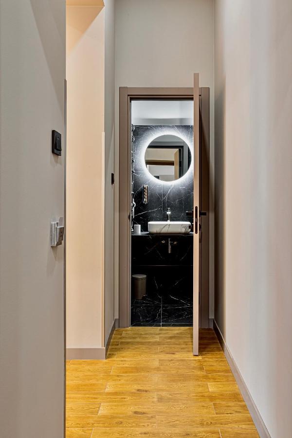 Central Family Boutique Apartments 2 Lviv Exterior foto