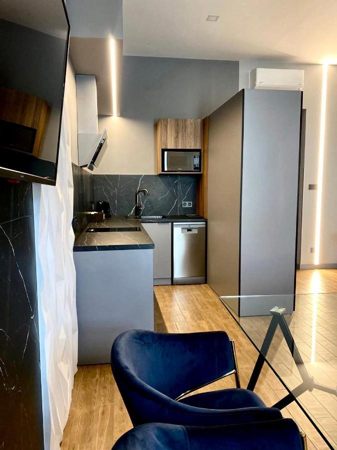 Central Family Boutique Apartments 2 Lviv Exterior foto