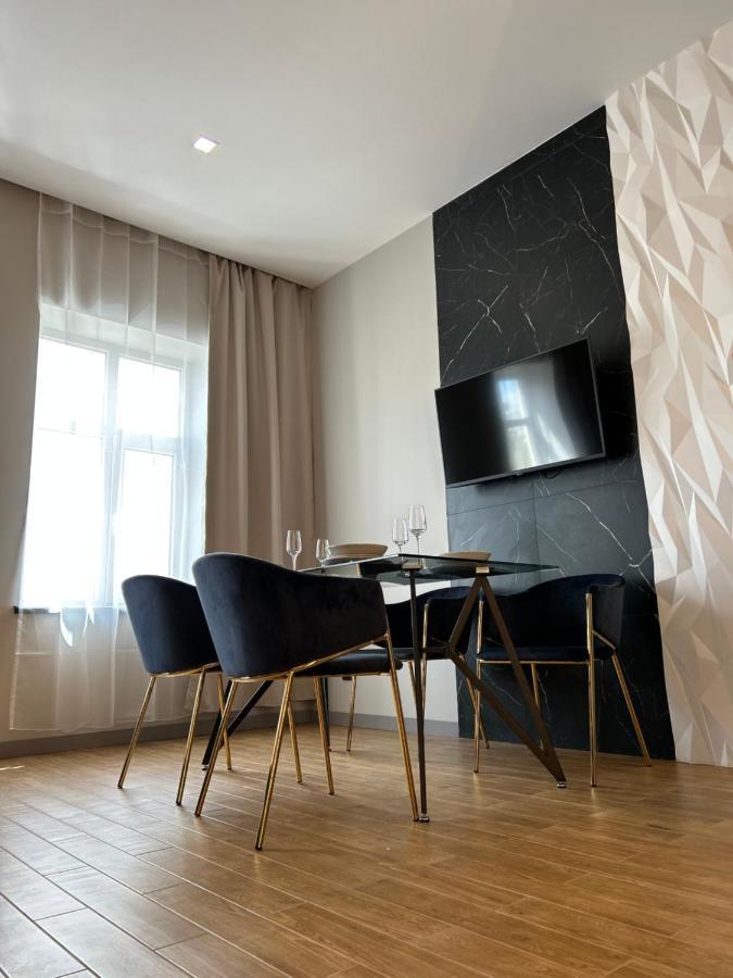 Central Family Boutique Apartments 2 Lviv Exterior foto